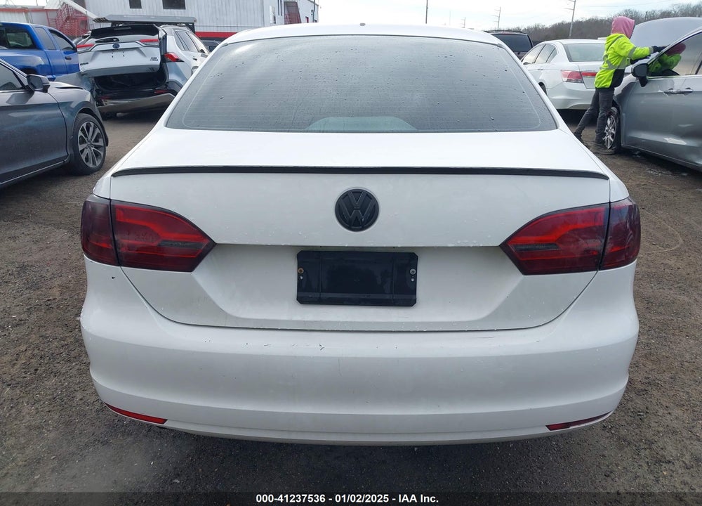 2011 VOLKSWAGEN JETTA 2.0L S VIN: 3VW2K7AJ6BM360261