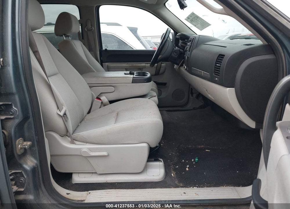 2011 CHEVROLET SILVERADO 1500 LT VIN: 3GCPCSE00BG352777
