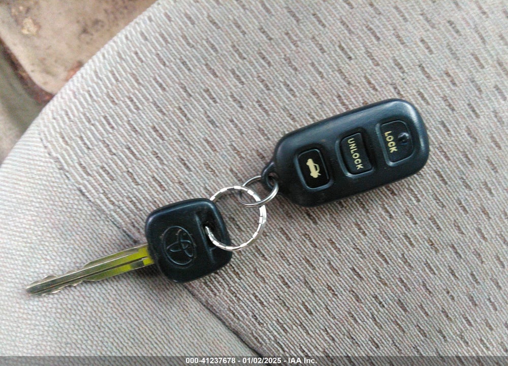 2003 TOYOTA CAMRY LE VIN: 4T1BE32K43U143214