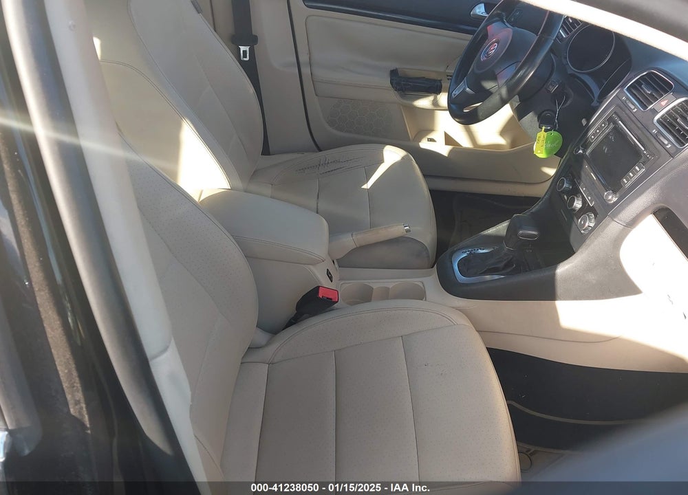 2010 VOLKSWAGEN JETTA VIN: 3VWTZ7AJ5AM663711