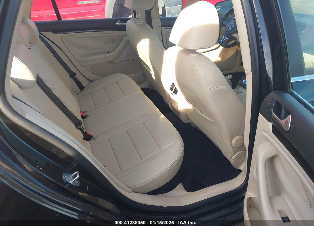 2010 VOLKSWAGEN JETTA VIN: 3VWTZ7AJ5AM663711
