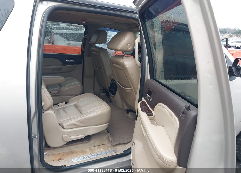 2007 GMC YUKON XL 1500 DENALI VIN: 1GKFK66837J202389