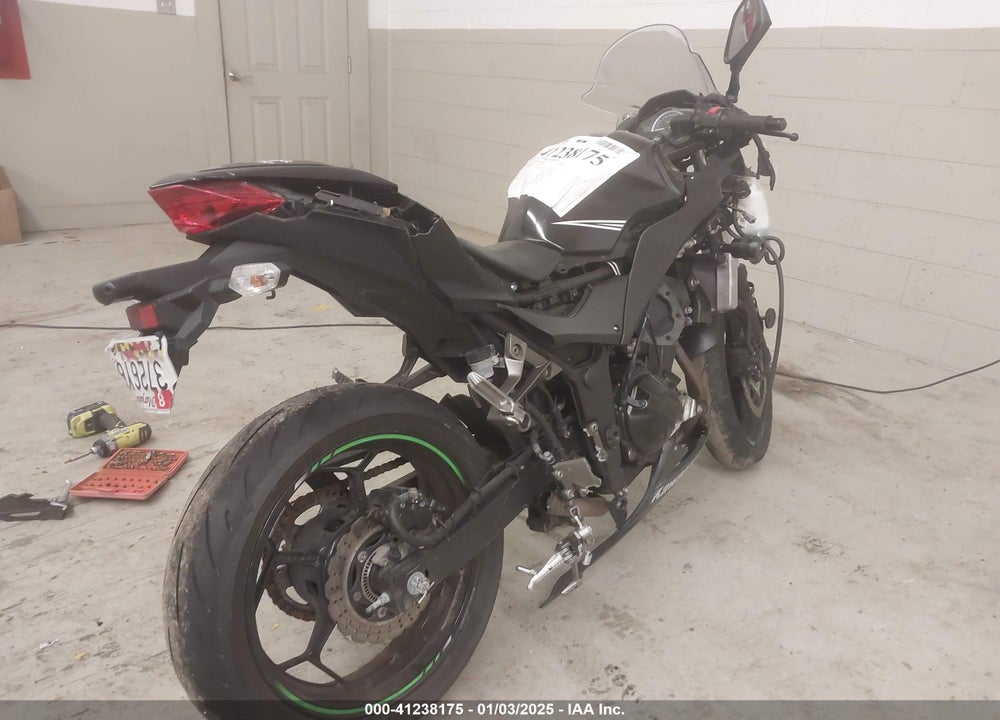 2017 KAWASAKI EX300 B VIN: JKAEX8B11HDA37940