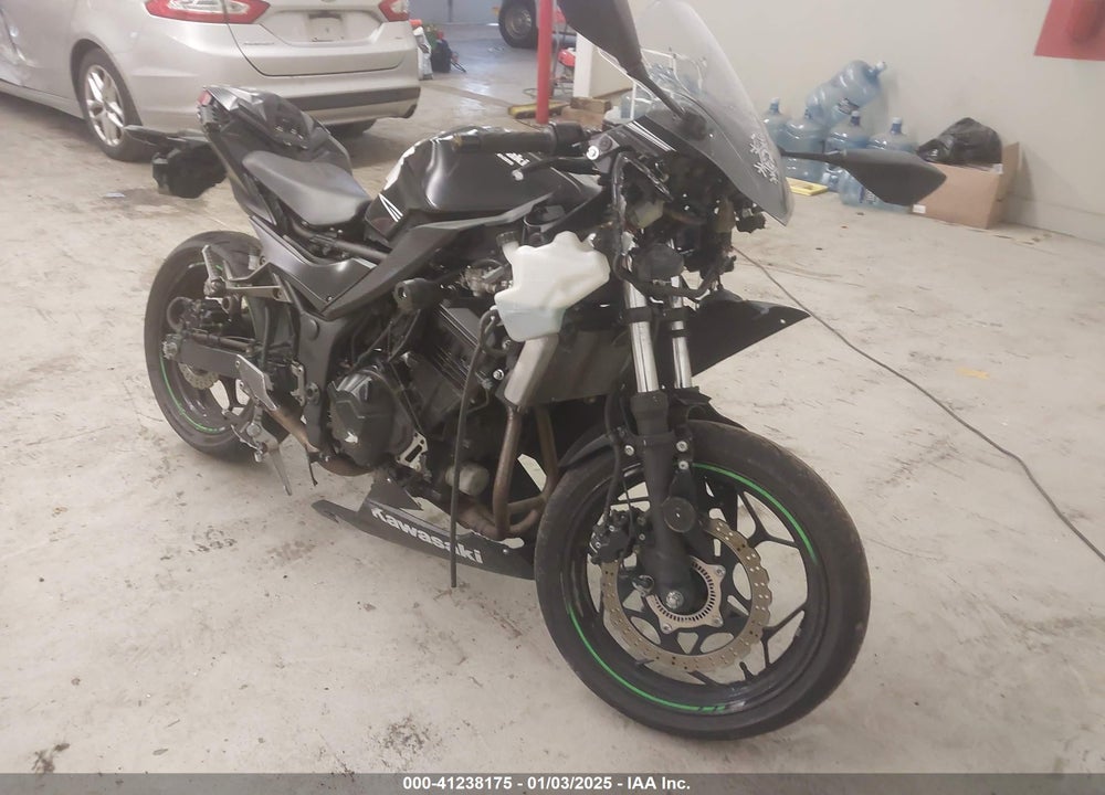 2017 KAWASAKI EX300 B VIN: JKAEX8B11HDA37940