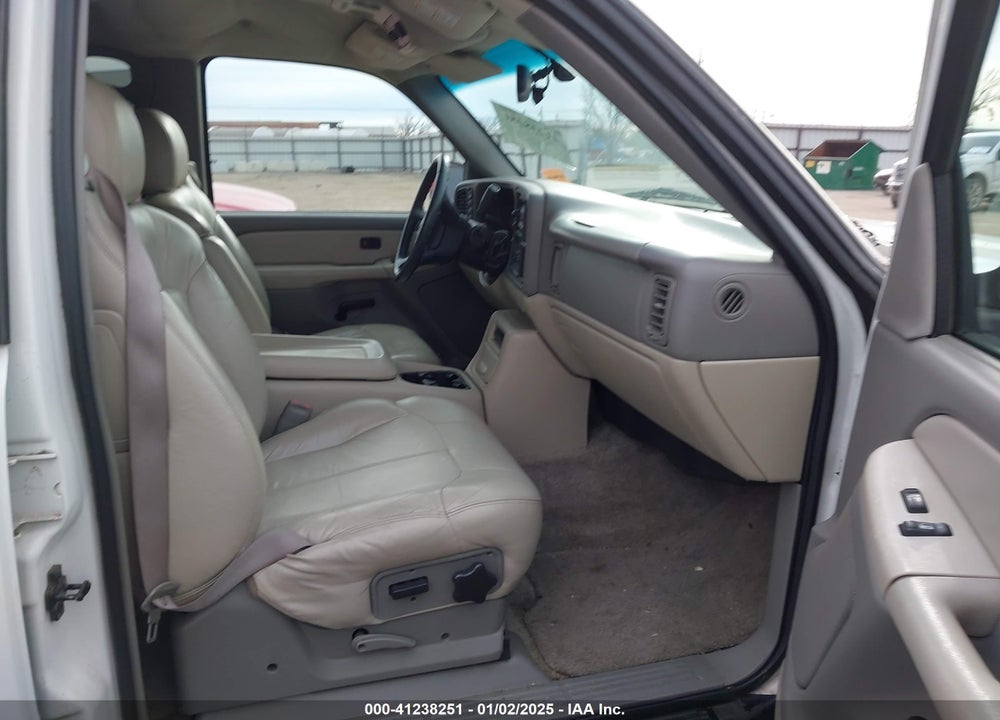 2001 CHEVROLET TAHOE LS/LT VIN: 1GNEK13T81R113162