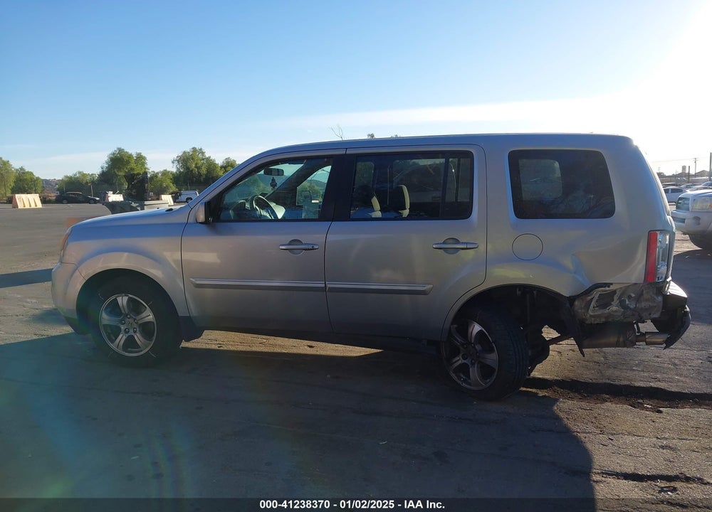 2014 HONDA PILOT EX VIN: 5FNYF4H44EB029624