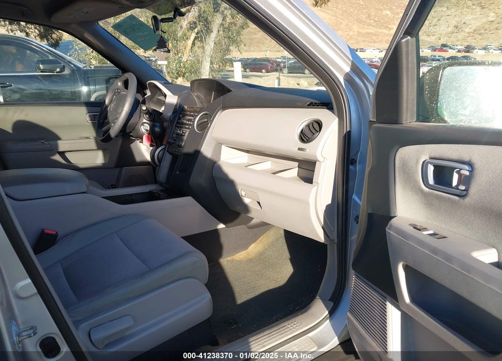 2014 HONDA PILOT EX VIN: 5FNYF4H44EB029624