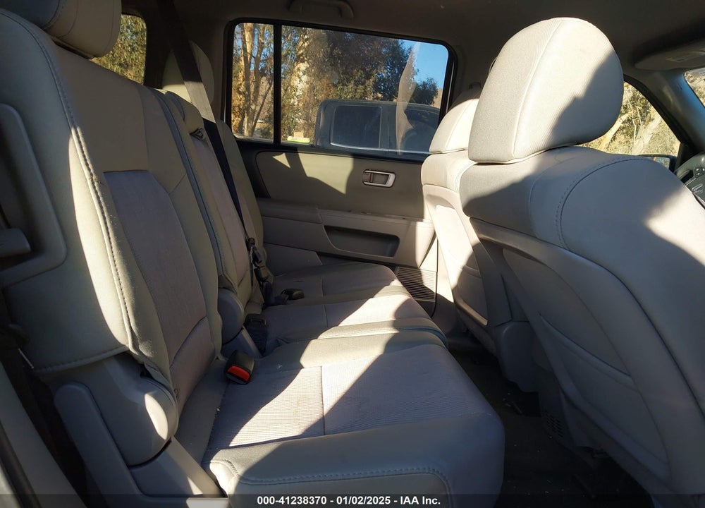 2014 HONDA PILOT EX VIN: 5FNYF4H44EB029624