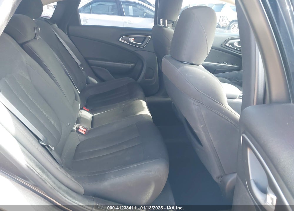 2016 CHRYSLER 200 LIMITED VIN: 1C3CCCAB4GN126398