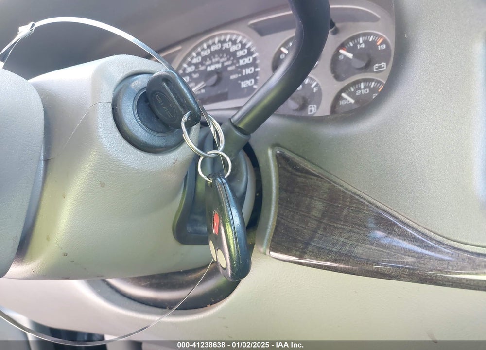 2005 GMC YUKON XL 1500 DENALI VIN: 1GKFK66U55J262815