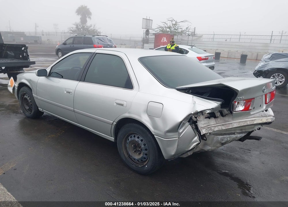 2000 TOYOTA CAMRY LE VIN: JT2BG22K7Y0457259