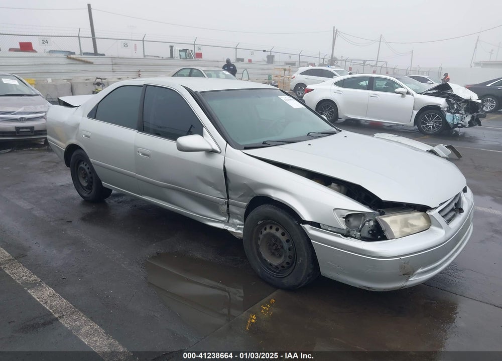 2000 TOYOTA CAMRY LE VIN: JT2BG22K7Y0457259