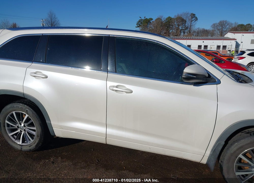 2017 TOYOTA HIGHLANDER XLE VIN: 5TDJZRFH2HS398915