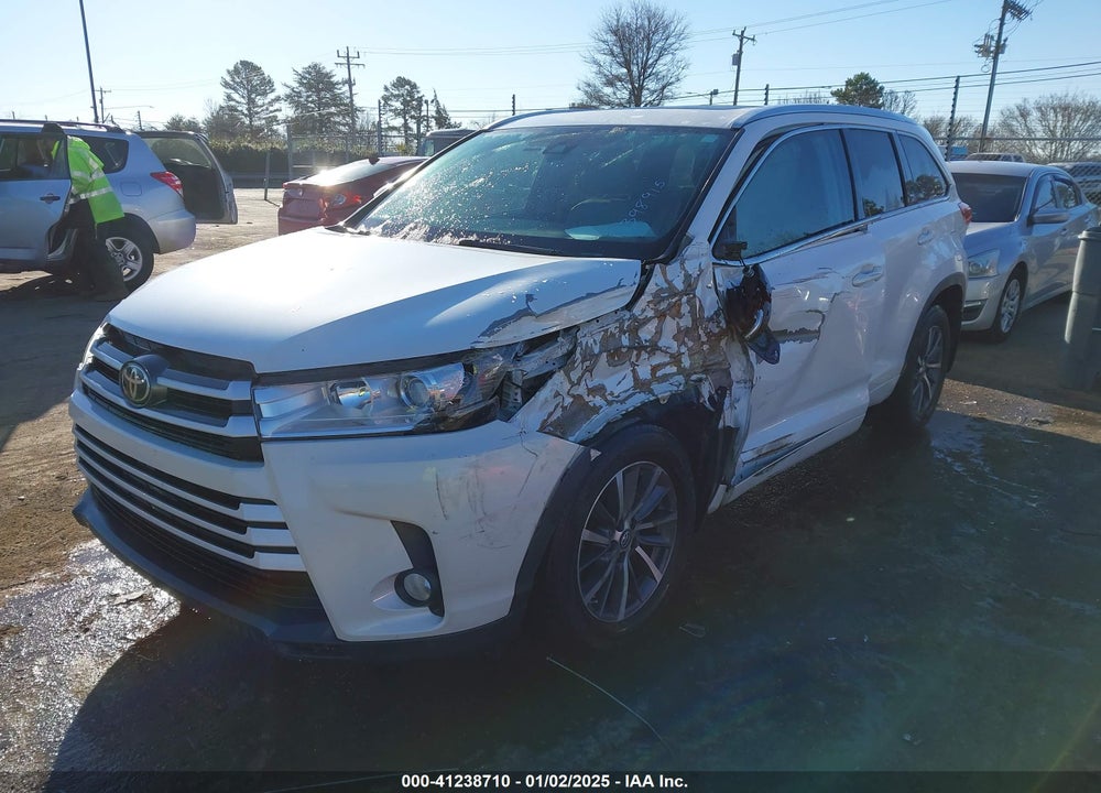 2017 TOYOTA HIGHLANDER XLE VIN: 5TDJZRFH2HS398915