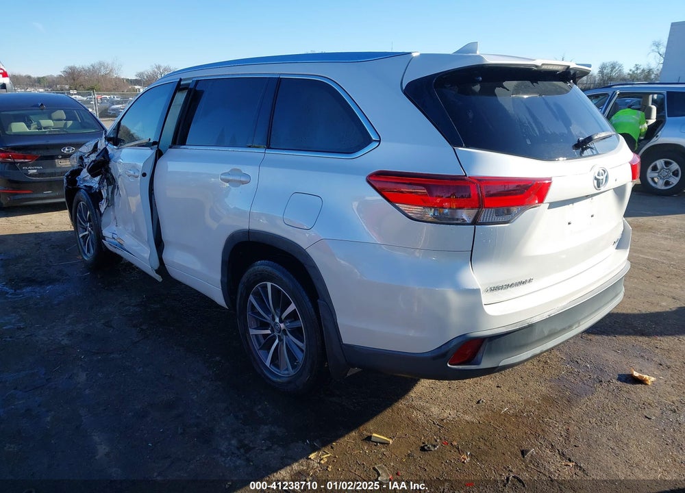 2017 TOYOTA HIGHLANDER XLE VIN: 5TDJZRFH2HS398915