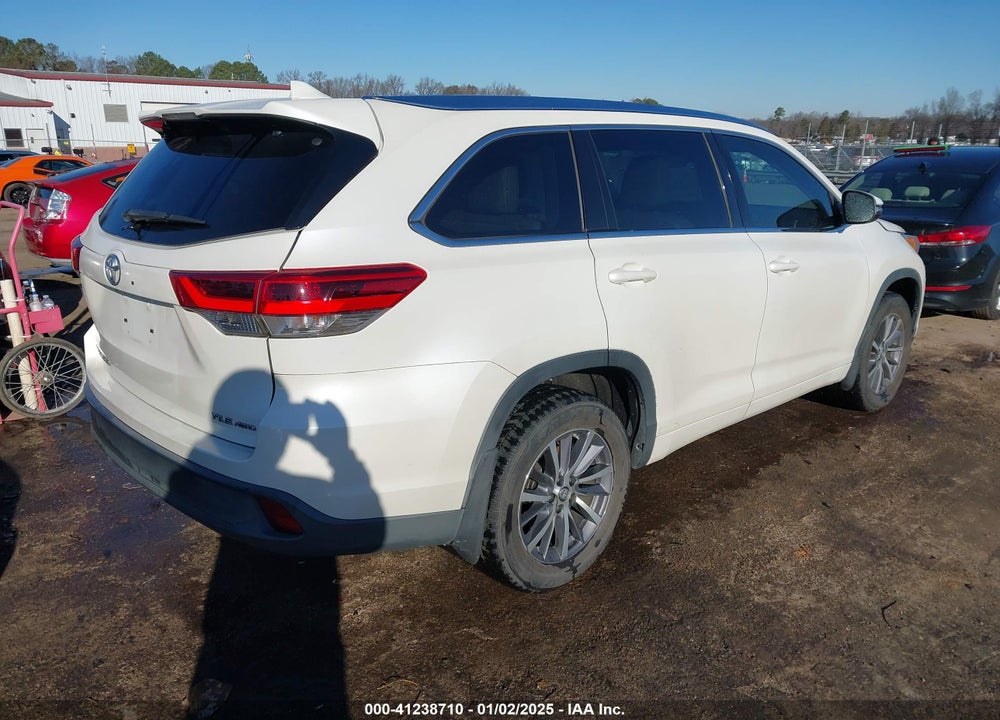 2017 TOYOTA HIGHLANDER XLE VIN: 5TDJZRFH2HS398915