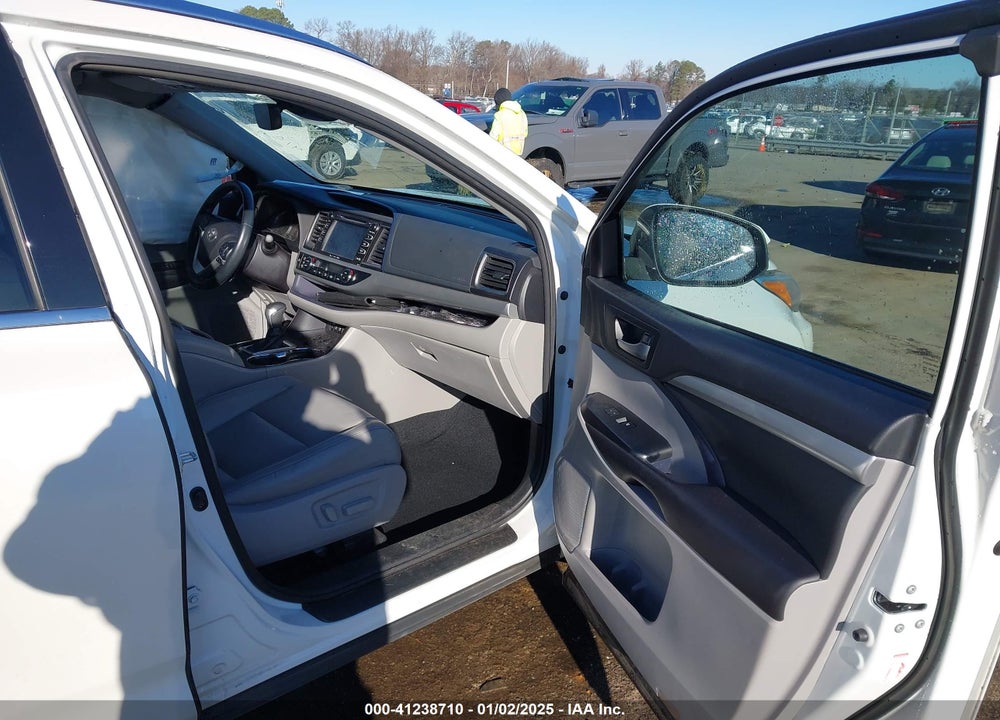 2017 TOYOTA HIGHLANDER XLE VIN: 5TDJZRFH2HS398915