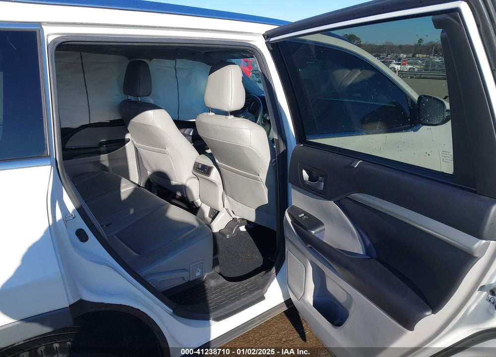 2017 TOYOTA HIGHLANDER XLE VIN: 5TDJZRFH2HS398915