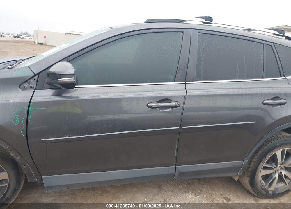2016 TOYOTA RAV4 XLE VIN: 2T3RFREV2GW492714