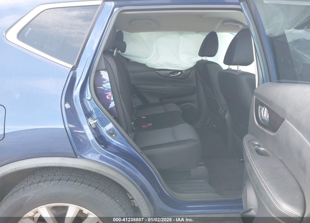 2018 NISSAN ROGUE SV VIN: JN8AT2MT0JW492379