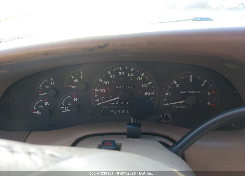 1998 LINCOLN NAVIGATOR VIN: 5LMFU28L0WLJ02536