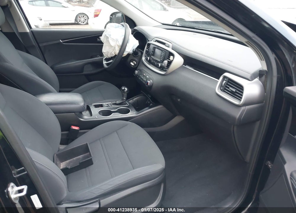 2017 KIA SORENTO 3.3L LX VIN: 5XYPG4A57HG209219