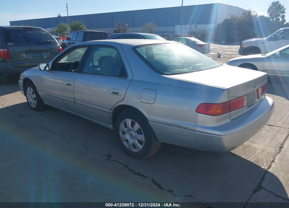 2000 TOYOTA CAMRY LE VIN: JT2BG22K2Y0426940