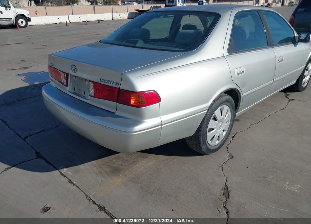 2000 TOYOTA CAMRY LE VIN: JT2BG22K2Y0426940