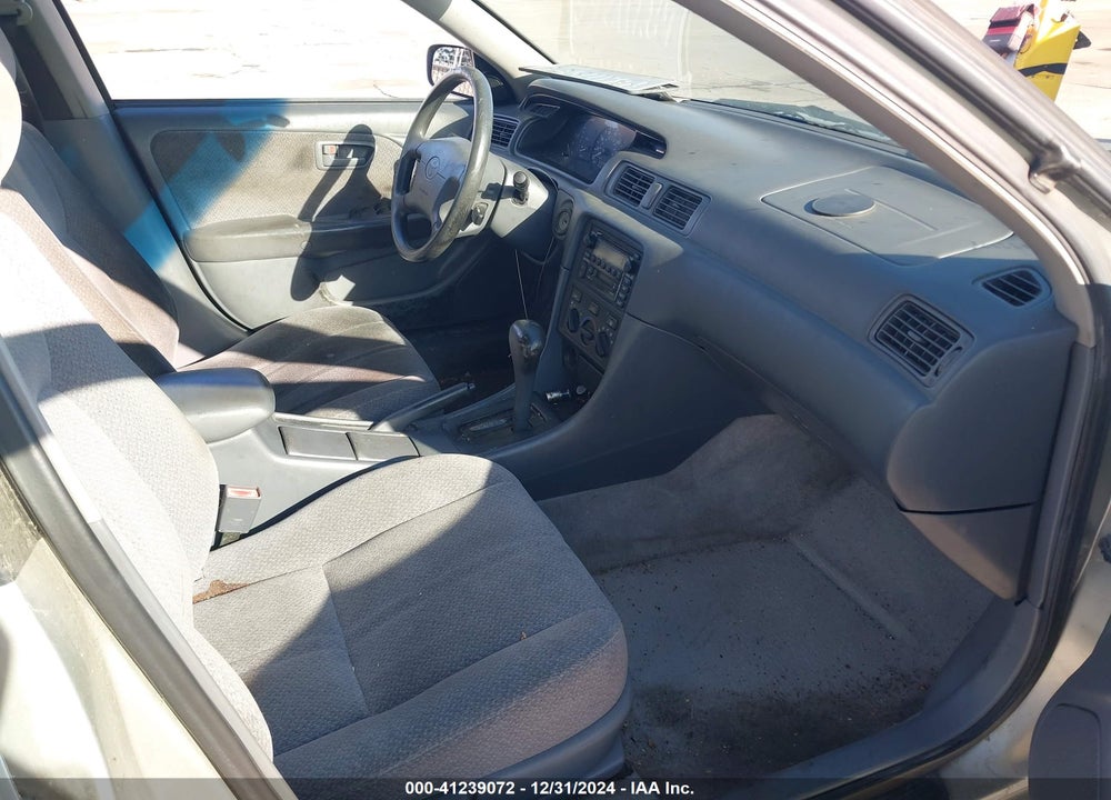 2000 TOYOTA CAMRY LE VIN: JT2BG22K2Y0426940