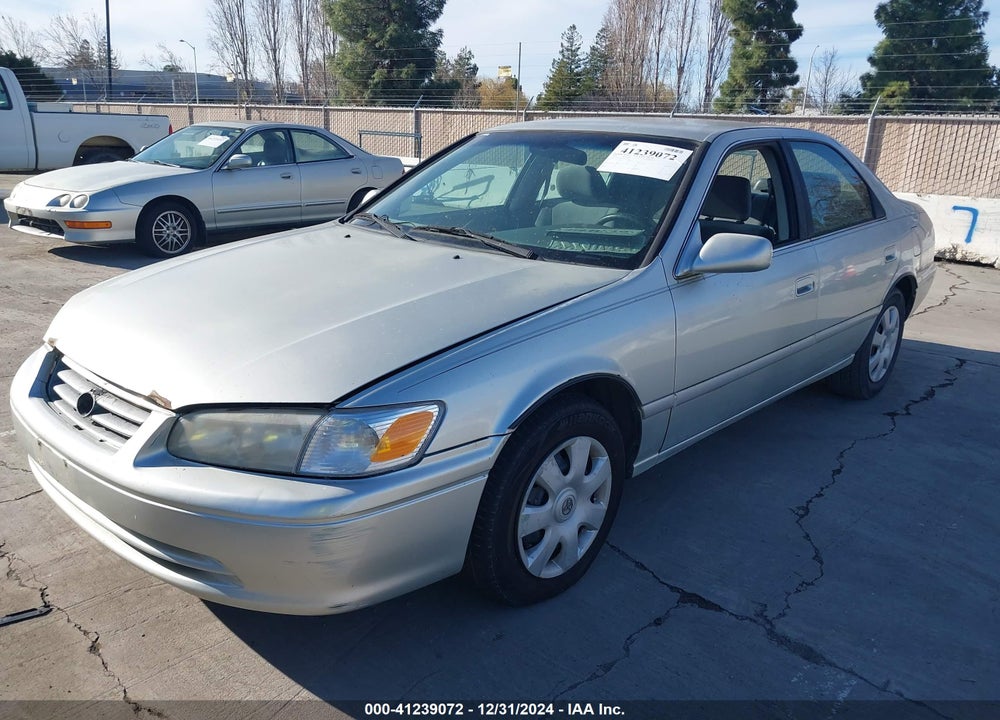 2000 TOYOTA CAMRY LE VIN: JT2BG22K2Y0426940