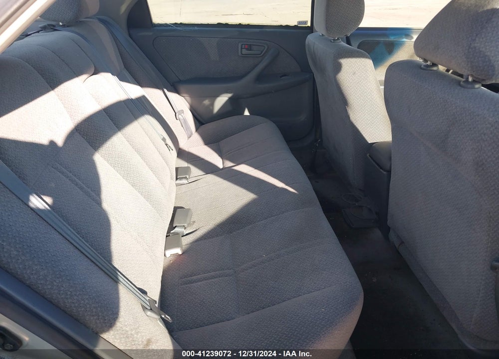 2000 TOYOTA CAMRY LE VIN: JT2BG22K2Y0426940