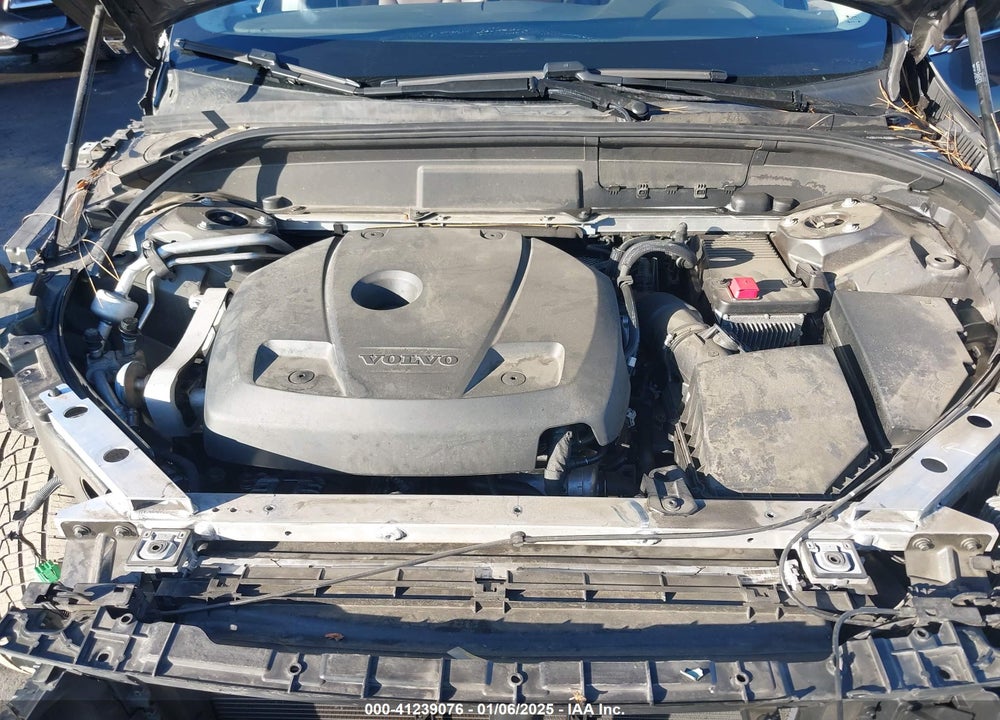 2018 VOLVO XC60 T5 MOMENTUM VIN: YV4102RK9J1072618