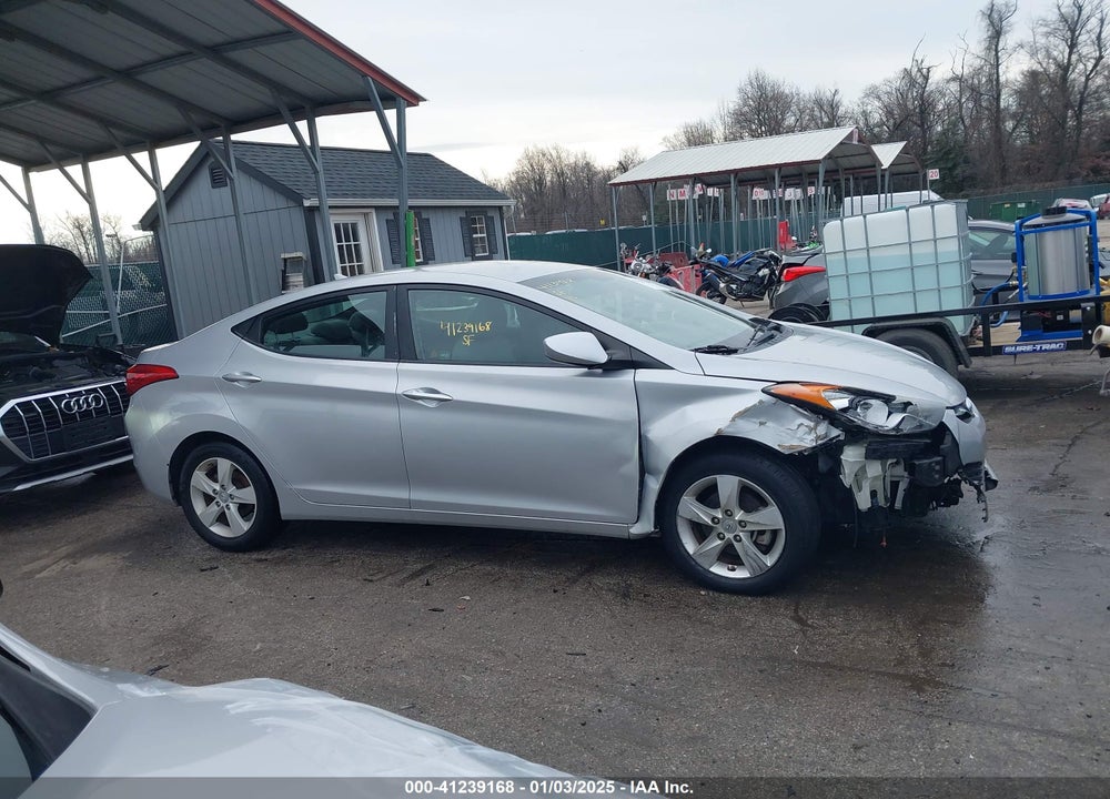 2013 HYUNDAI ELANTRA VIN: KMHDH4AE5DU619439