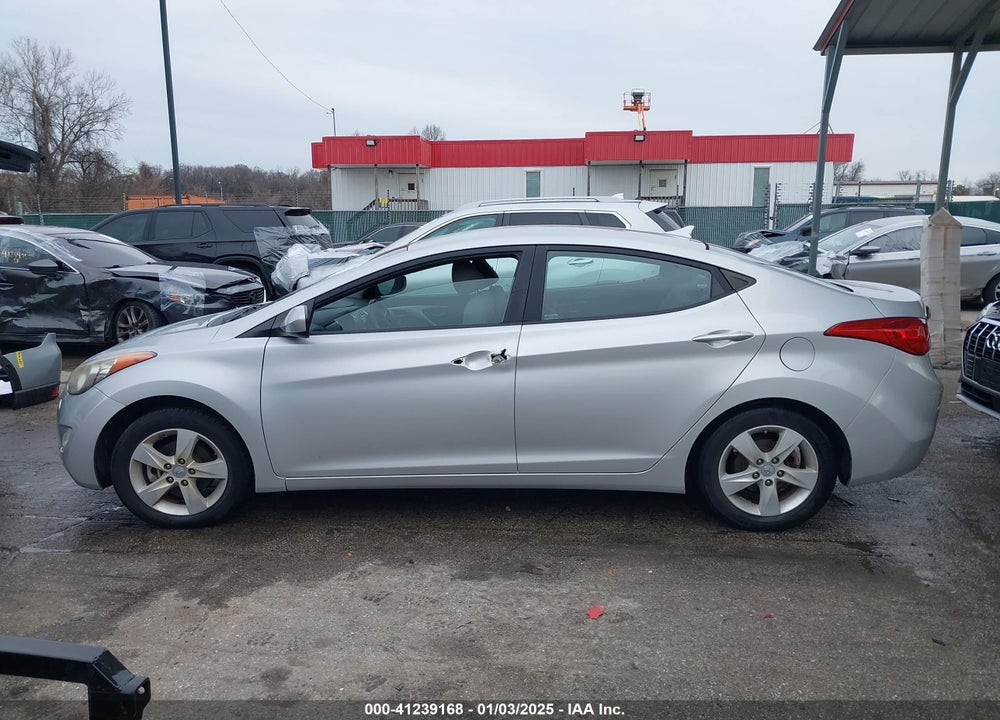 2013 HYUNDAI ELANTRA VIN: KMHDH4AE5DU619439