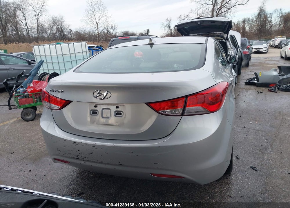 2013 HYUNDAI ELANTRA VIN: KMHDH4AE5DU619439