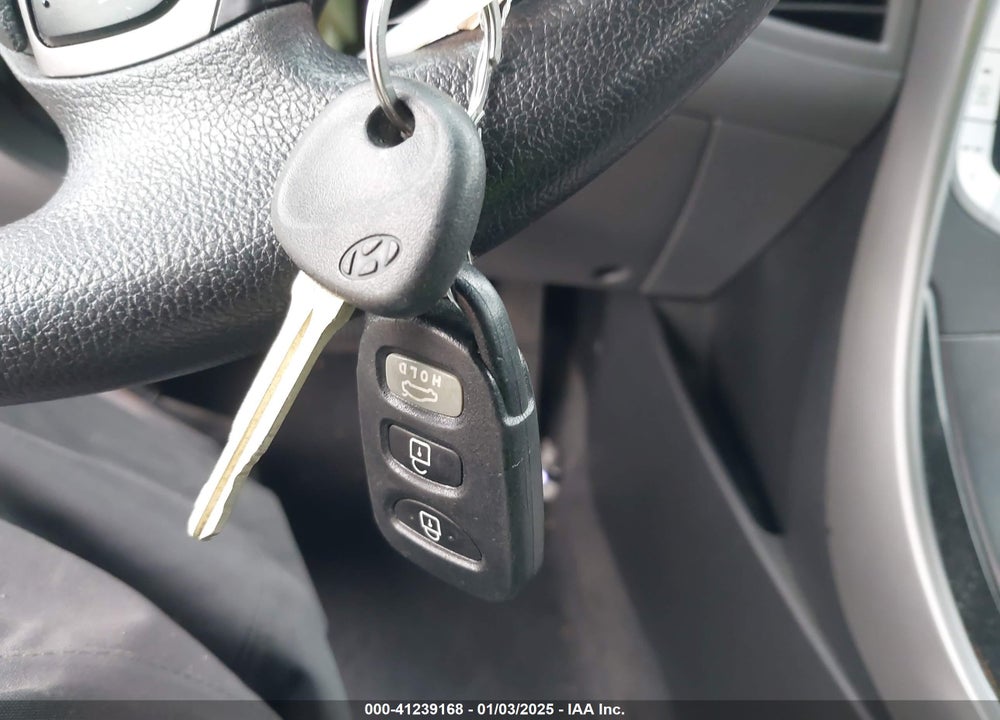 2013 HYUNDAI ELANTRA VIN: KMHDH4AE5DU619439