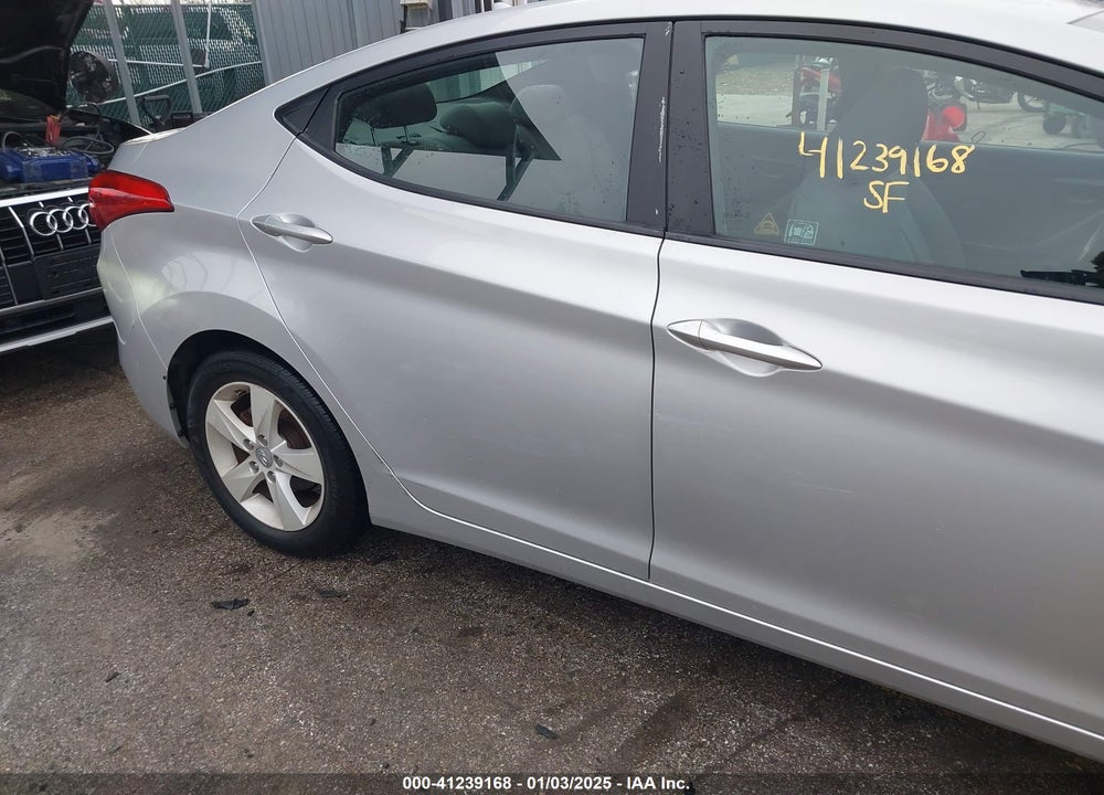 2013 HYUNDAI ELANTRA VIN: KMHDH4AE5DU619439