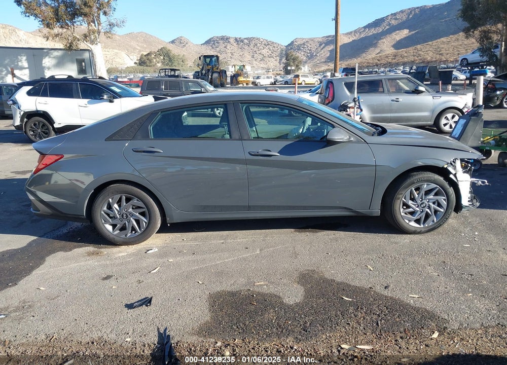 2024 HYUNDAI ELANTRA BLUE VIN: KMHLM4DJ0RU095642
