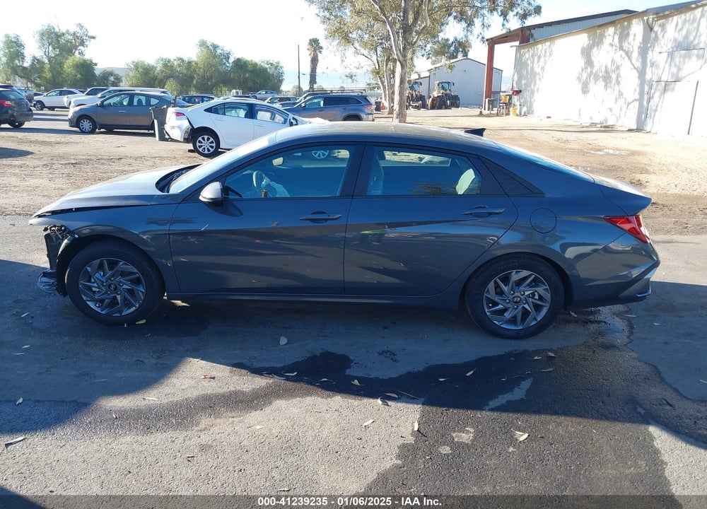 2024 HYUNDAI ELANTRA BLUE VIN: KMHLM4DJ0RU095642