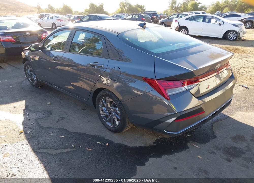 2024 HYUNDAI ELANTRA BLUE VIN: KMHLM4DJ0RU095642