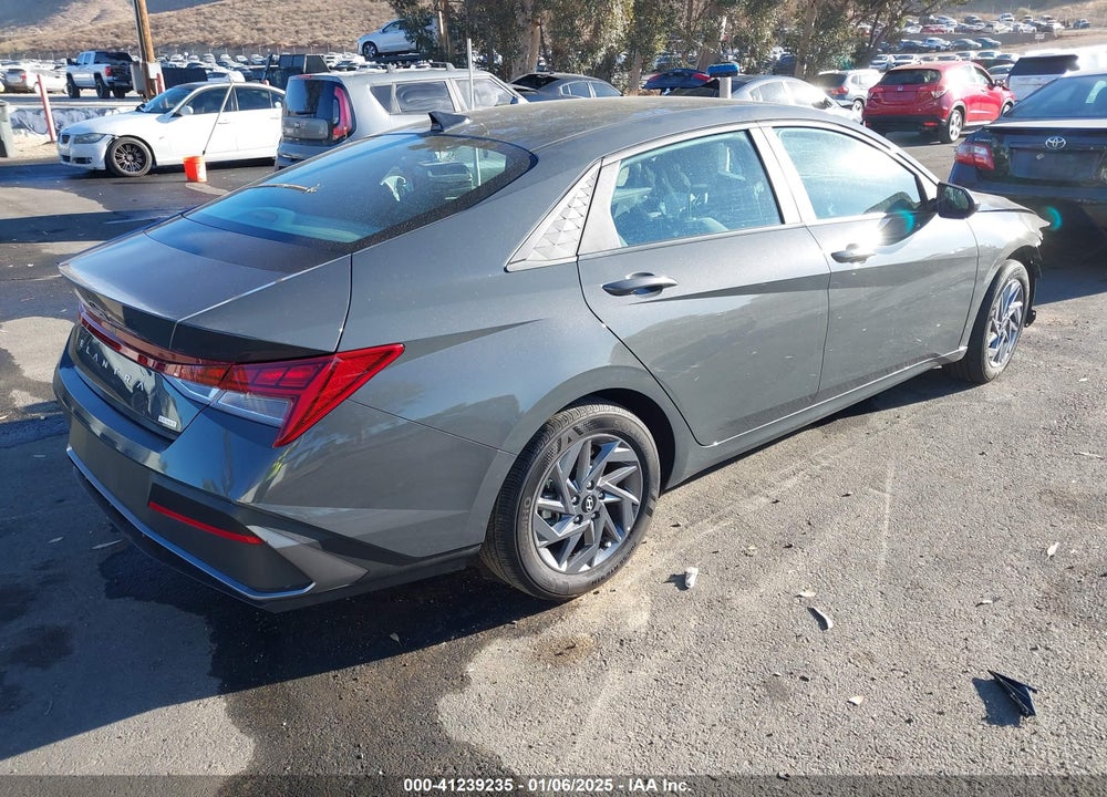 2024 HYUNDAI ELANTRA BLUE VIN: KMHLM4DJ0RU095642