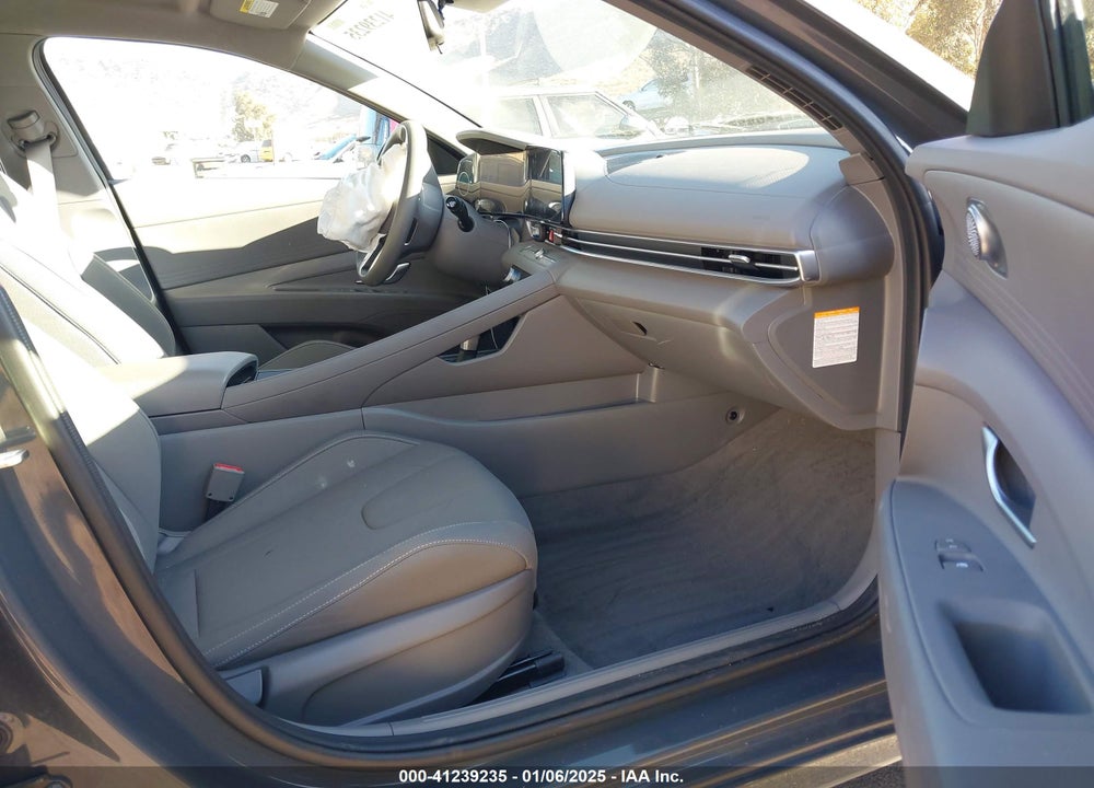 2024 HYUNDAI ELANTRA BLUE VIN: KMHLM4DJ0RU095642