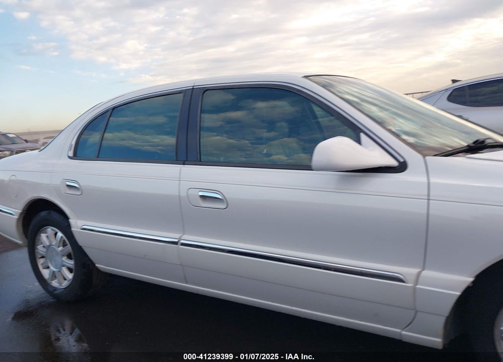 2000 LINCOLN CONTINENTAL VIN: 1LNHM97V3YY780002
