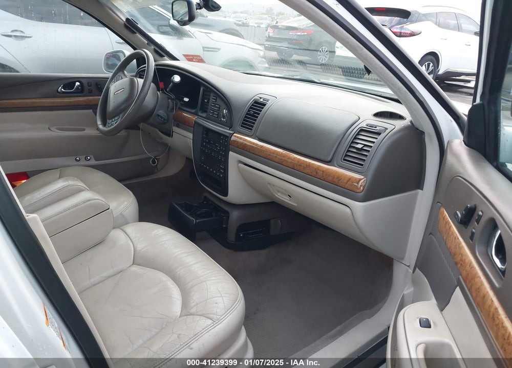2000 LINCOLN CONTINENTAL VIN: 1LNHM97V3YY780002