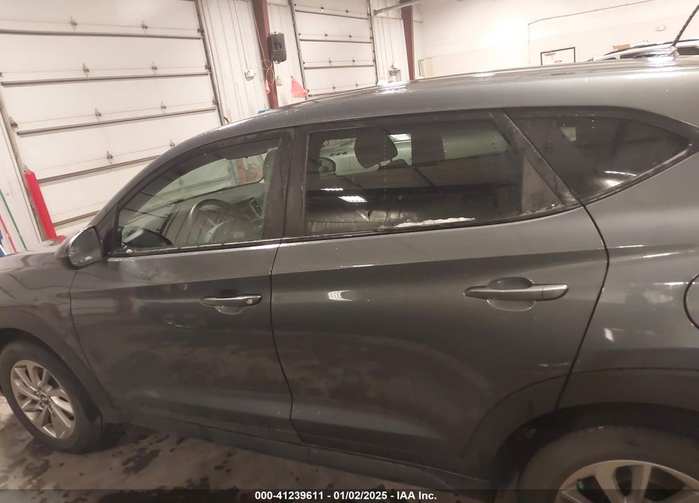 2017 HYUNDAI TUCSON SE VIN: KM8J23A48HU547440