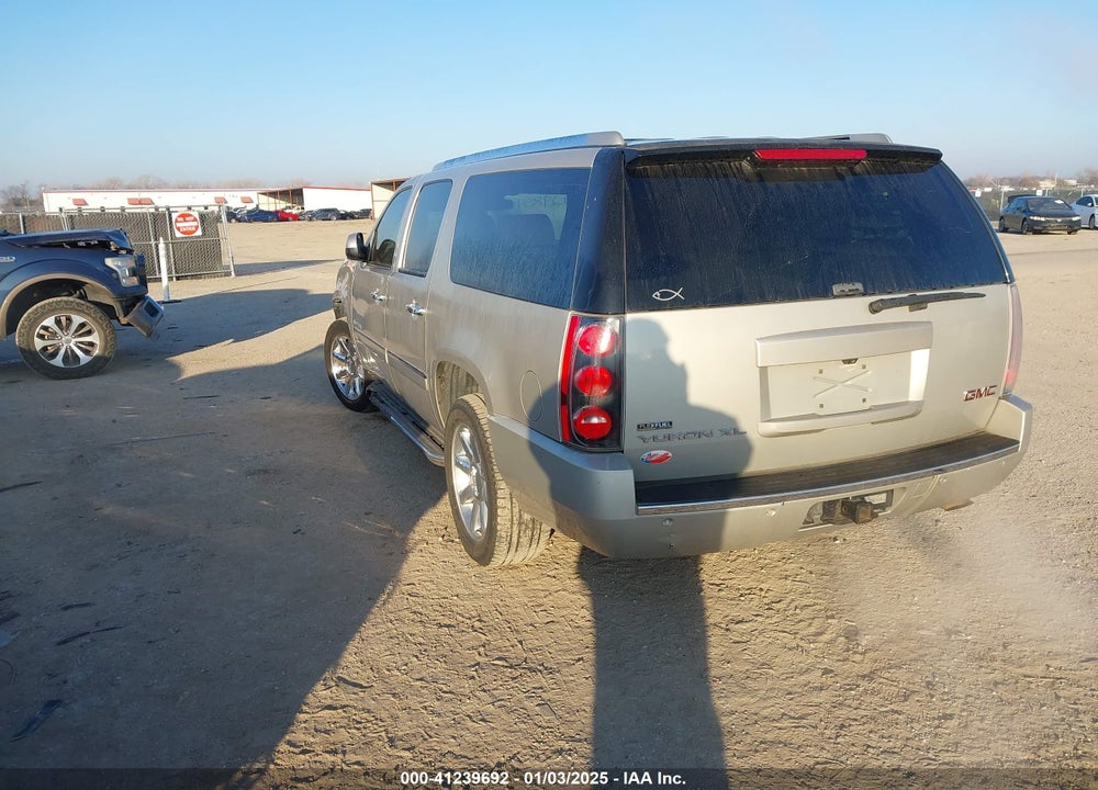 2009 GMC YUKON XL 1500 DENALI VIN: 1GKFC062X9R274992