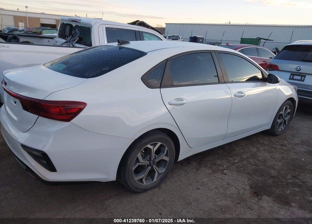 2021 KIA FORTE VIN: 3KPF24AD4ME330900