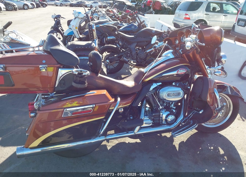 2008 HARLEY-DAVIDSON FLHTCUSE3 105TH ANNIVERSARY EDITION VIN: 1HD1PR8558Y957059