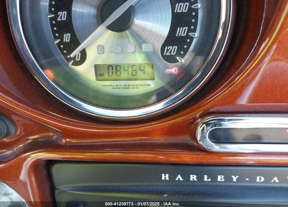 2008 HARLEY-DAVIDSON FLHTCUSE3 105TH ANNIVERSARY EDITION VIN: 1HD1PR8558Y957059