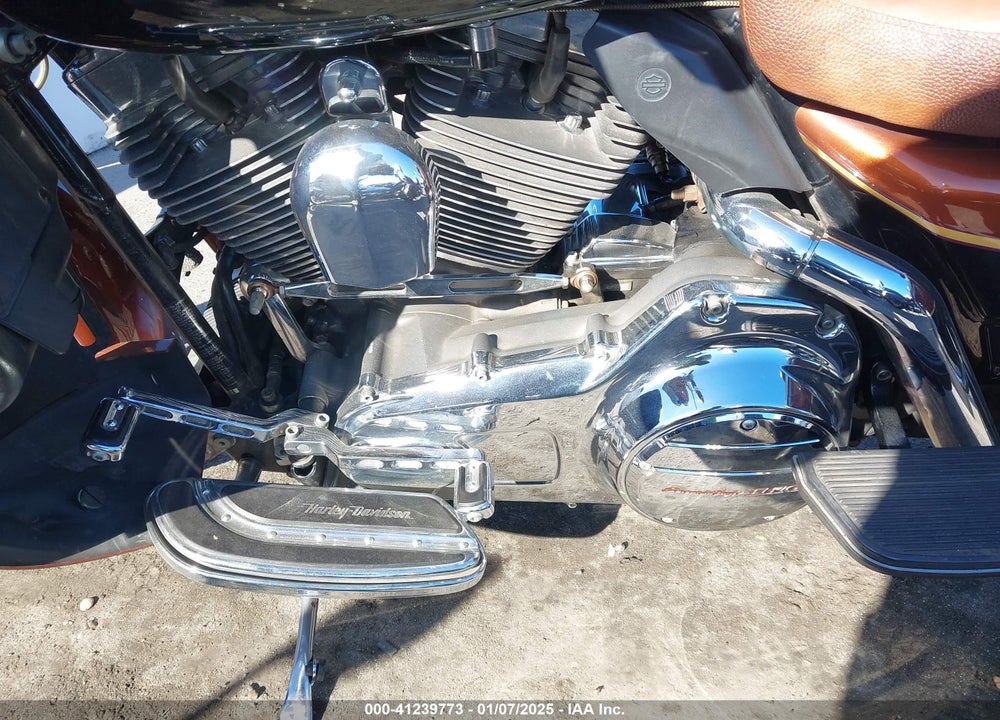 2008 HARLEY-DAVIDSON FLHTCUSE3 105TH ANNIVERSARY EDITION VIN: 1HD1PR8558Y957059